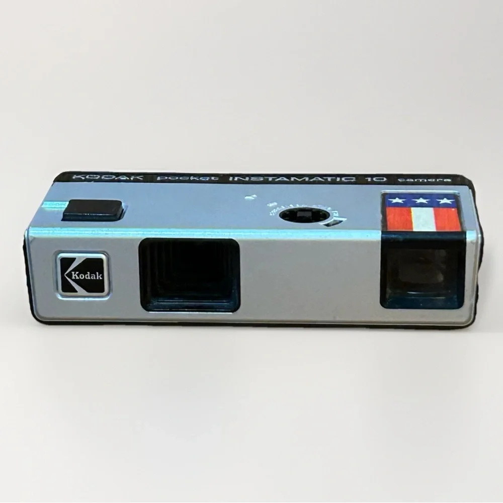 Kodak Pocket Instamatic 10 Camera w/ Film & Flash Cubes And Arm - UNTESTED